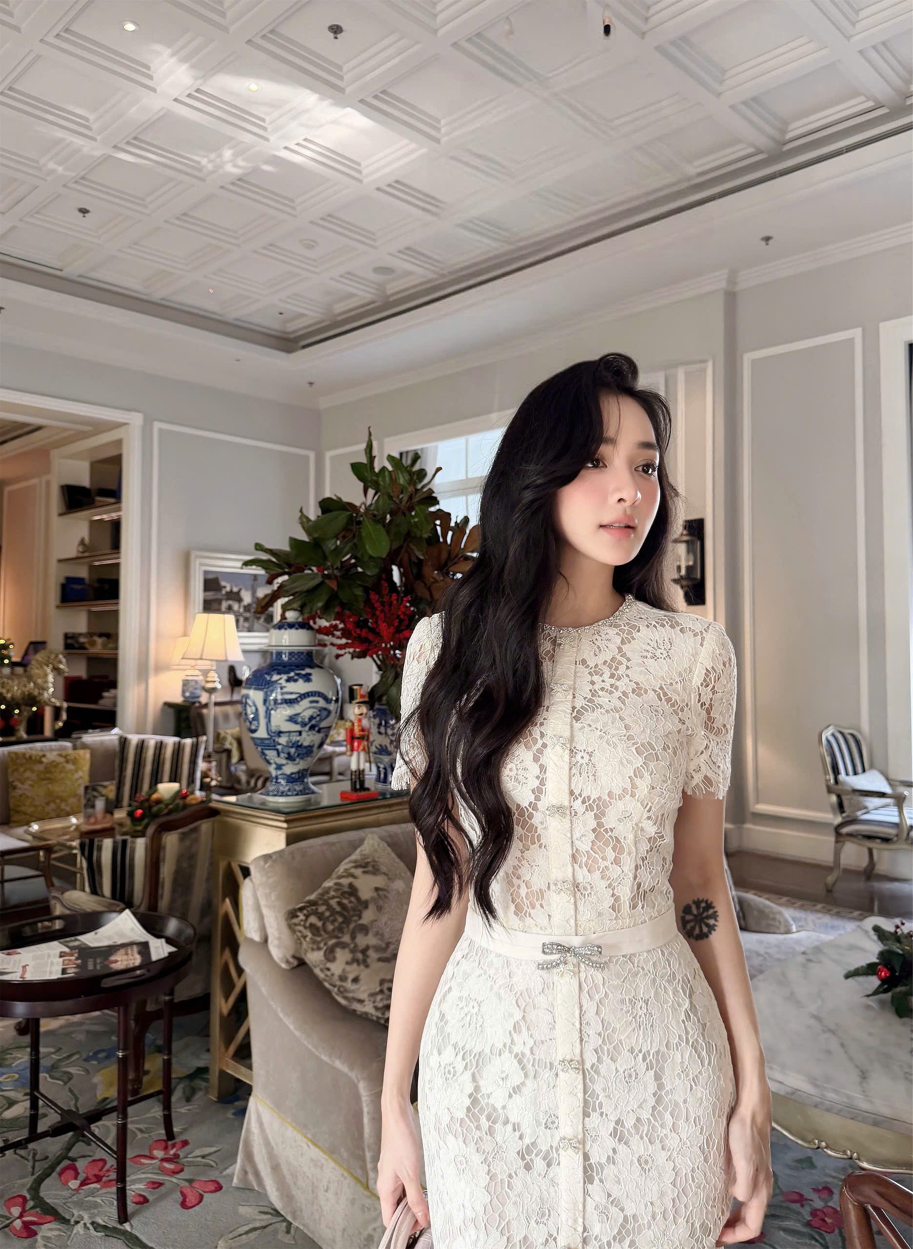 Short-Sleeve Lace Mermaid Dress with Bow Detail