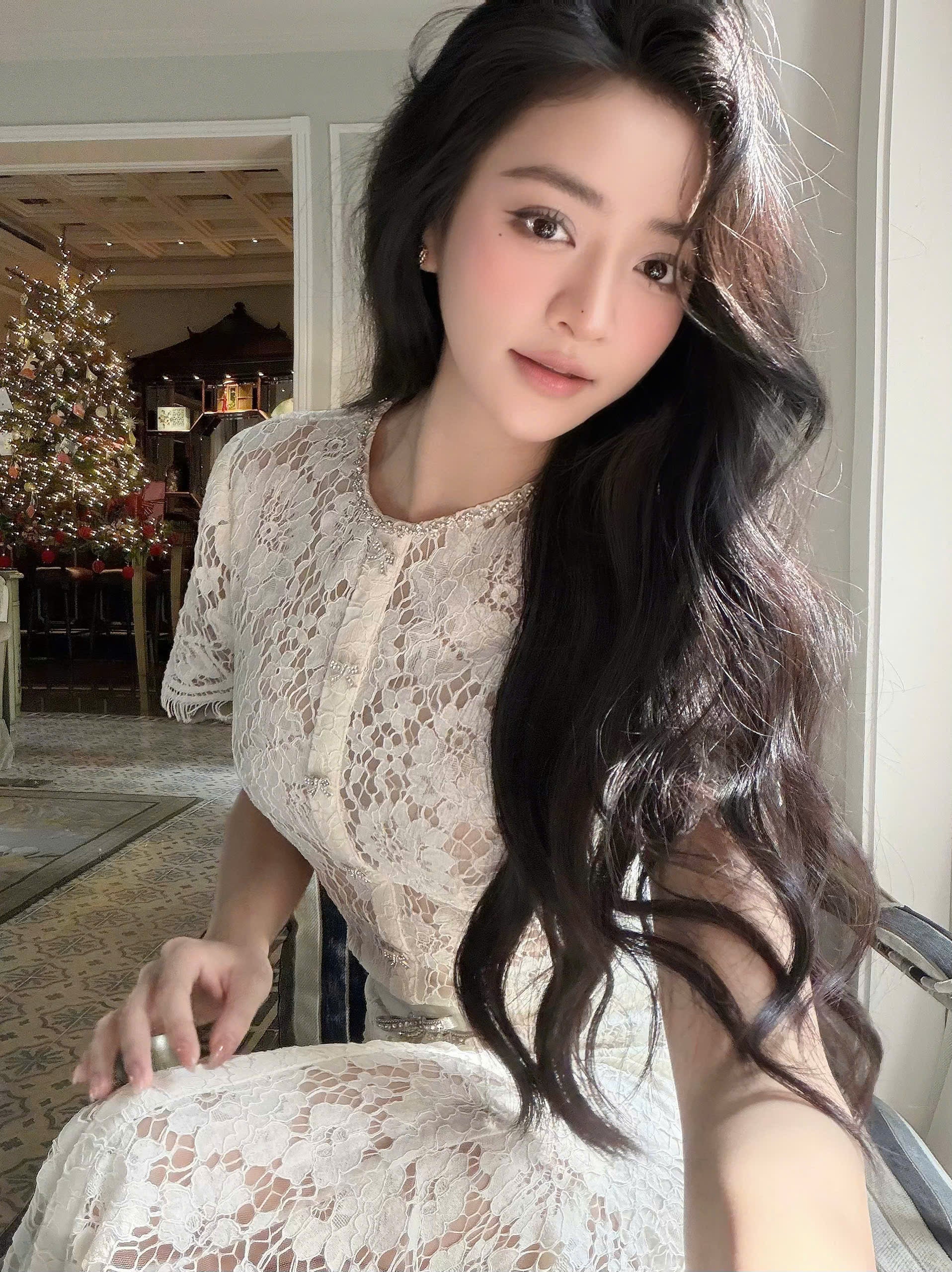 Short-Sleeve Lace Mermaid Dress with Bow Detail