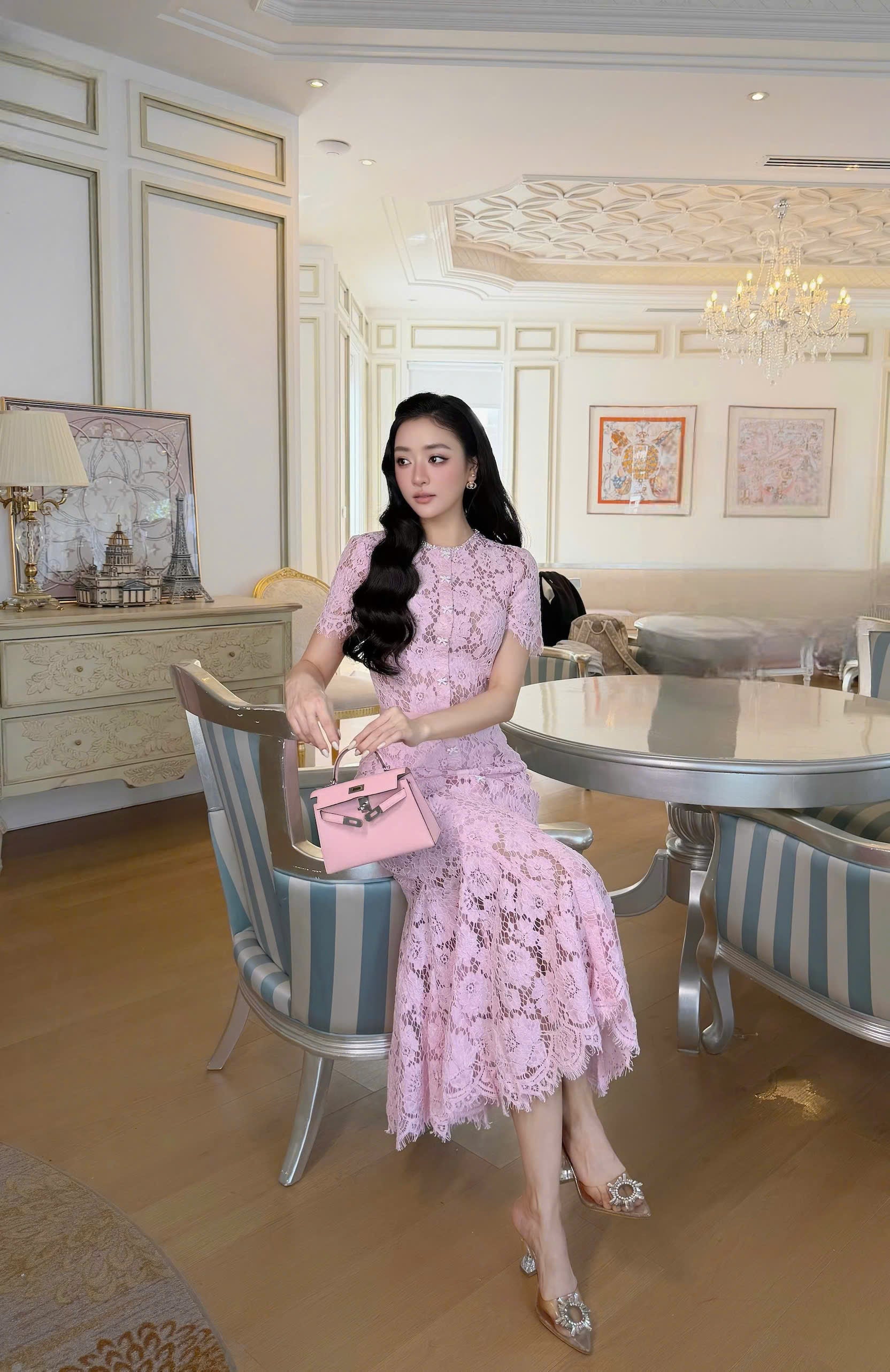 Short-Sleeve Lace Mermaid Dress with Bow Detail