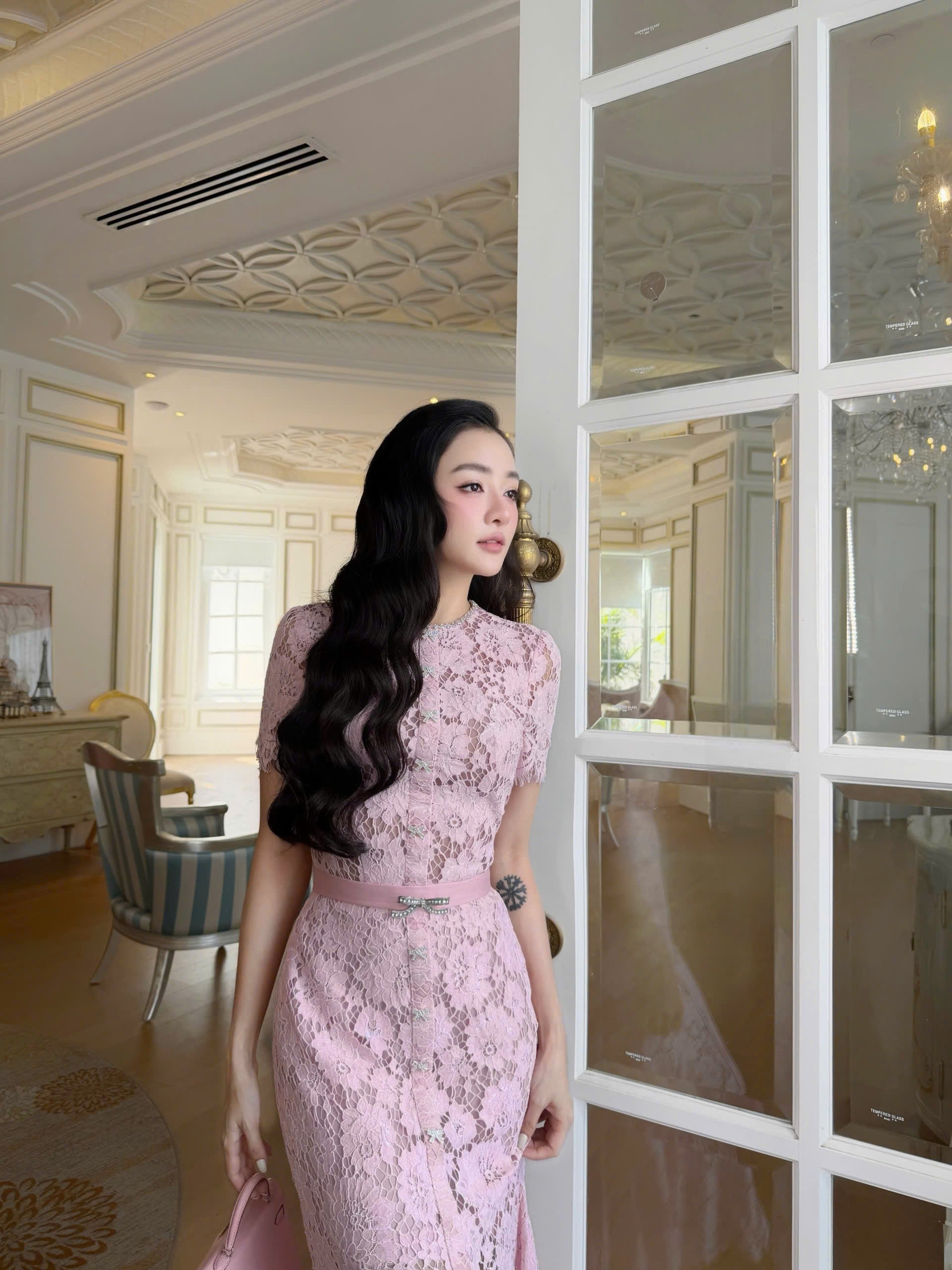 Short-Sleeve Lace Mermaid Dress with Bow Detail